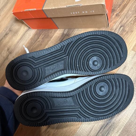 Athletic_Shoes